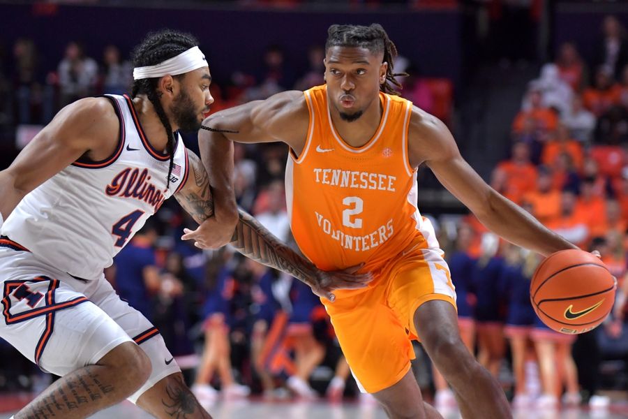 Bola Basket NCAA: Tennessee di Illinois