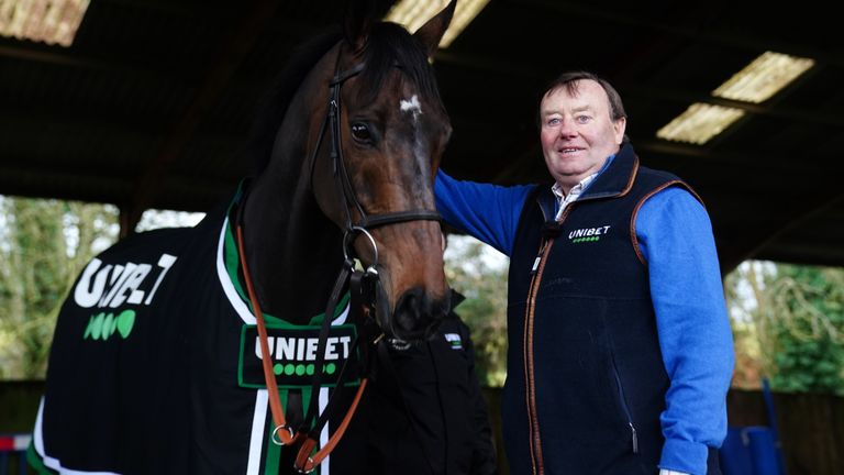 Nicky Henderson dengan bintang stabilnya Constitution Hill