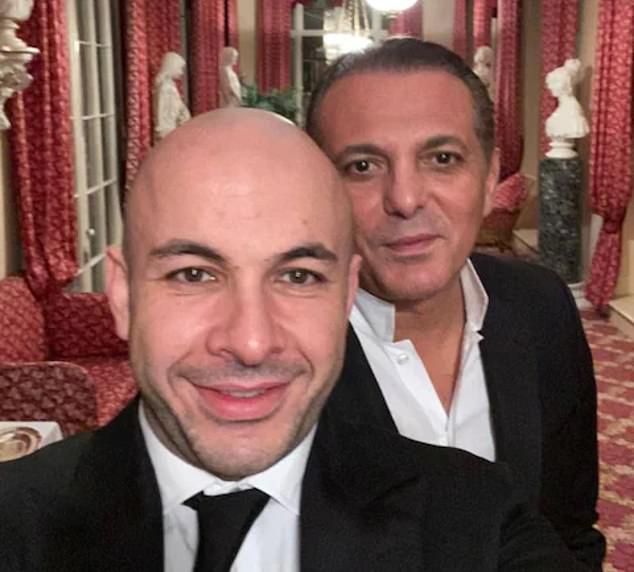 Selfie Selman Turk bersama Tarek Kaithuni saat berkunjung ke Frogmore House, kediaman kerajaan di Windsor Great Park, pada Februari 2020