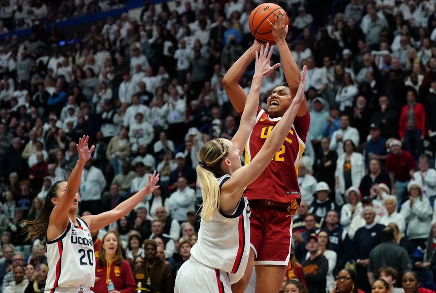 Bola Basket Wanita NCAA: California Selatan di Connecticut