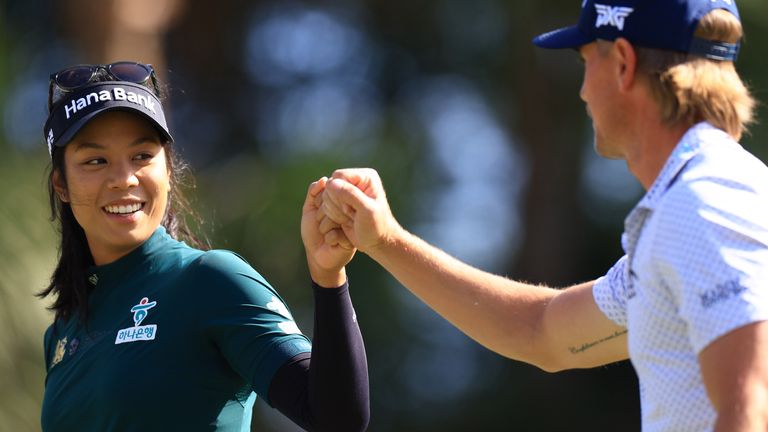 Patty Tawatanakit dan Jake Knapp melakukan birdie di sembilan pemain depan untuk memimpin Grant Thornton Invitational dengan satu pukulan pada hari itu.