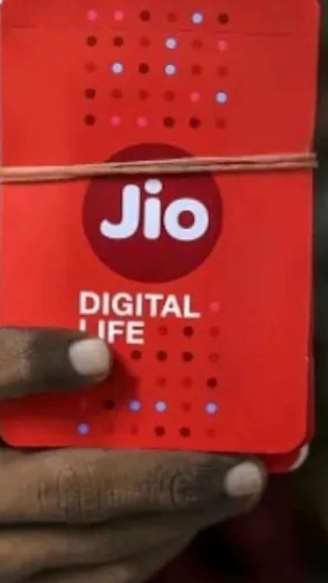 Paket 90 hari Jio membuat pengguna senang segera setelah diluncurkan, dan semua orang akan mendapatkan data tambahan sebesar 20 GB Paket 90 hari Jio membuat pengguna senang segera setelah diluncurkan, dan semua orang akan mendapatkan data tambahan sebesar 20 GB