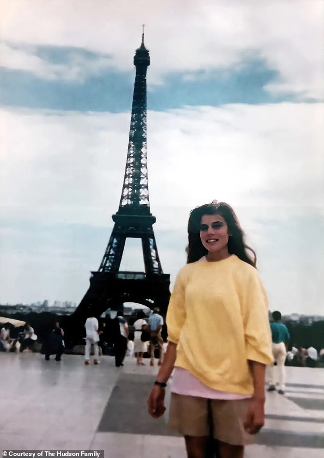 Melina Hudson, dalam foto di Paris, adalah salah satu dari 270 orang yang tewas dalam pemboman Pan Am Penerbangan 103.