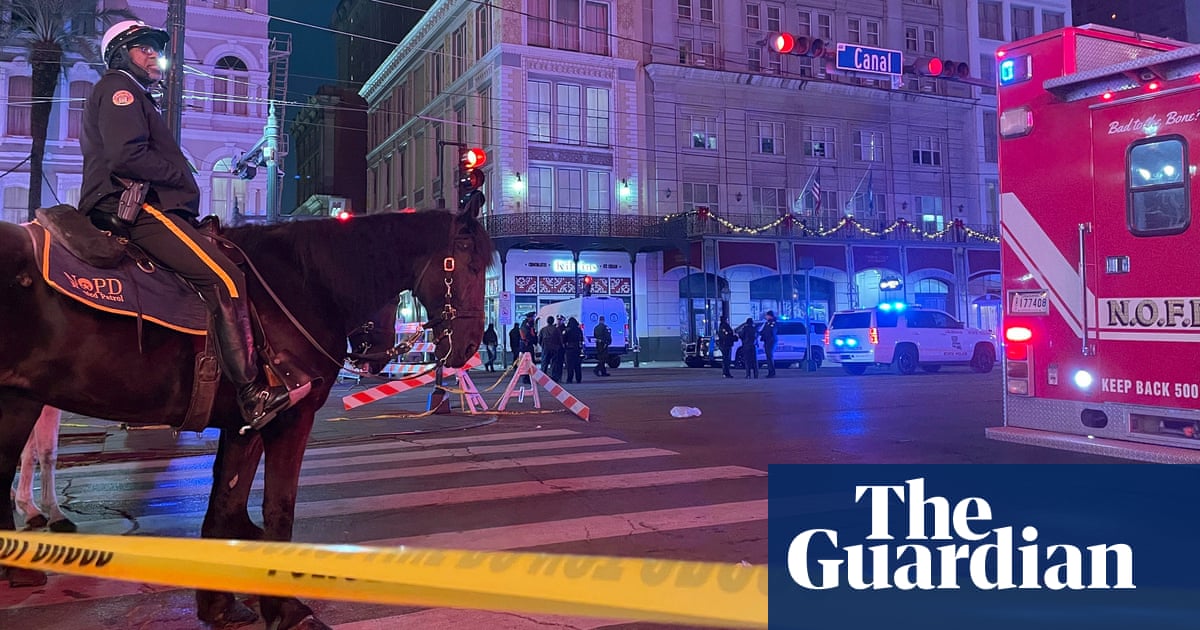 ‘Saya mendengar suara tembakan dan langsung berlari’: New Orleans terkejut setelah serangan kendaraan | Serangan truk di New Orleans ‘Saya mendengar suara tembakan dan langsung berlari’: New Orleans terkejut setelah serangan kendaraan | Serangan truk di New Orleans