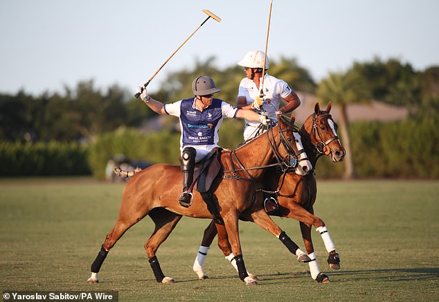 Pangeran Harry digambarkan sedang bermain polo di sebuah acara di Florida pada April 2024