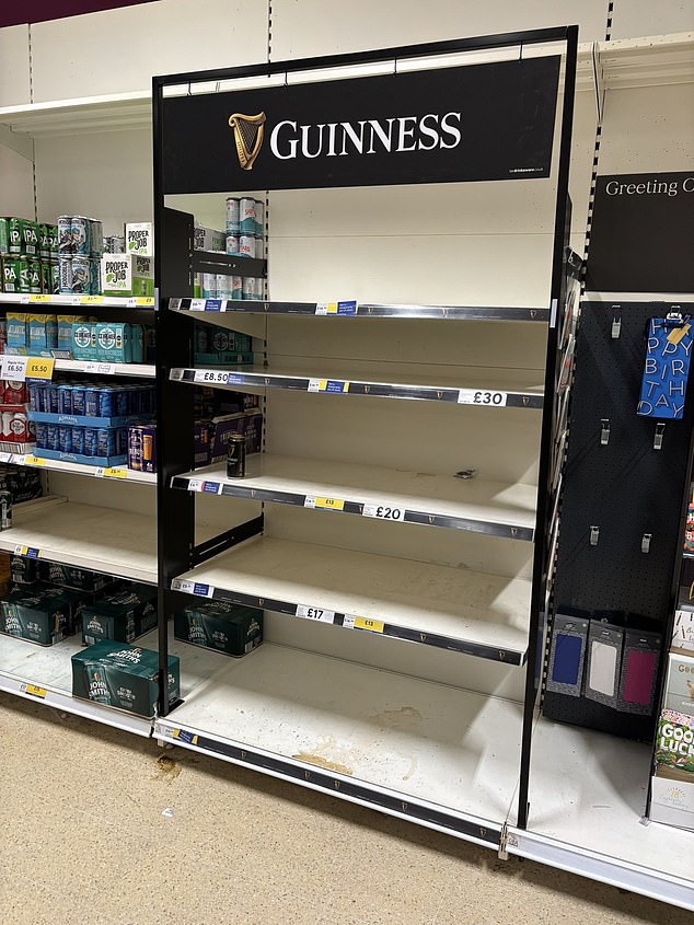 Pembeli telah memotret bagian Guinness yang terjual habis di serangkaian supermarket Tesco di seluruh negeri dalam beberapa hari terakhir.