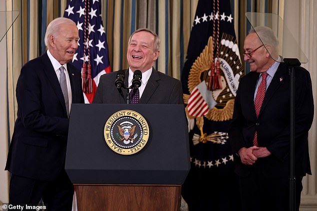 Dalam acara tersebut, Biden bercanda dengan teman lama dan mantan koleganya Senator Richard Durbin (D-Ill.).