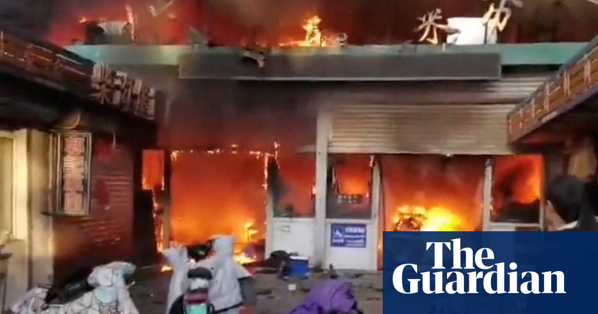 Delapan orang tewas dan 15 lainnya luka-luka dalam kebakaran di sebuah pasar makanan di Tiongkok utara Cina Delapan orang tewas dan 15 lainnya luka-luka dalam kebakaran di sebuah pasar makanan di Tiongkok utara Cina