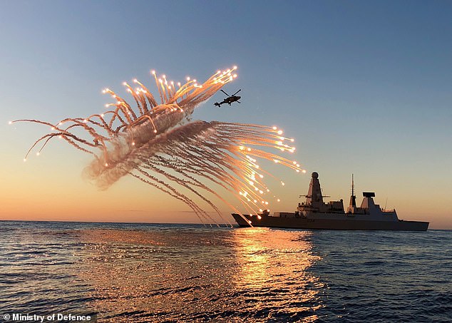 HMS Diamond, kapal perusak Tipe 45, saat ini beroperasi di Mediterania, menguji sistem pertahanannya