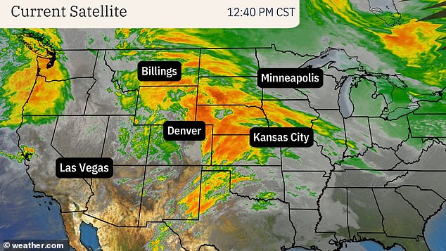 “Badai ini akan menjadi badai musim dingin lintas alam pertama yang meluas pada musim ini di Amerika Serikat bagian tengah dan timur dan akan berdampak negatif pada perjalanan di hari-hari terakhir liburan,” kata Alex Sosnowski, ahli meteorologi senior Accuweather.