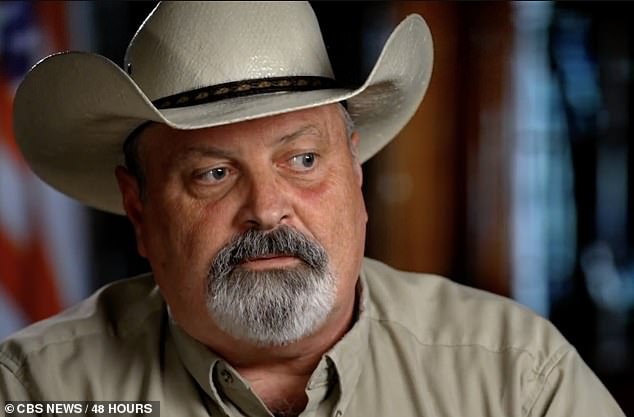 Penyelidik Sheriff Sabine County JP McDonough yakin bahwa Edgar Lewis adalah pembunuhnya.