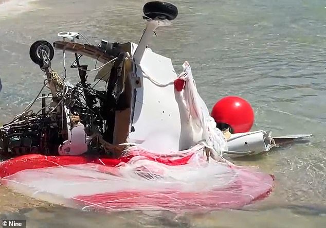 Puing-puing kapal ditemukan dari air pada hari Minggu