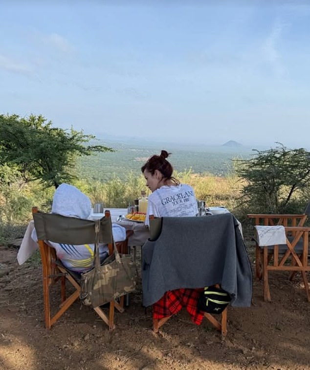 Allen sedang berlibur di Kenya bersama anak-anaknya ketika foto itu diambil