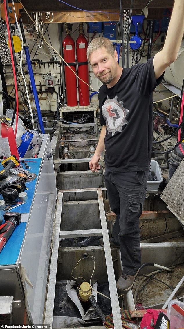 Mekanik juga memasang pemanas diesel, baterai litium, dan generator
