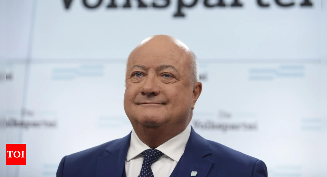 Spekulasi berkembang bahwa pemimpin ekstremis Austria Herbert Kickl akan diminta membentuk pemerintahan Spekulasi berkembang bahwa pemimpin ekstremis Austria Herbert Kickl akan diminta membentuk pemerintahan