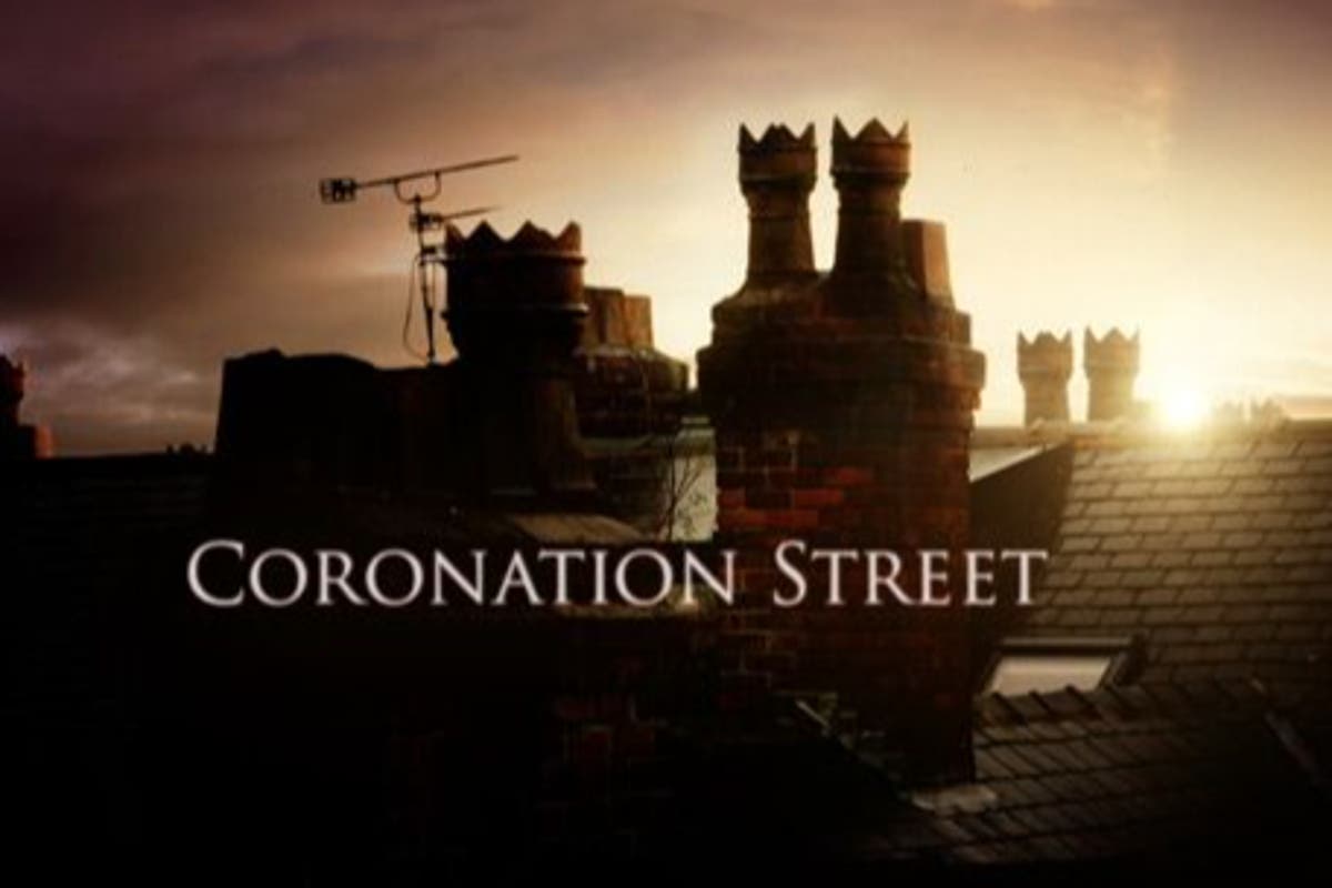 Bintang legendaris Coronation Street telah mengumumkan keluarnya dia dari pertunjukan setelah 25 tahun Bintang legendaris Coronation Street telah mengumumkan keluarnya dia dari pertunjukan setelah 25 tahun