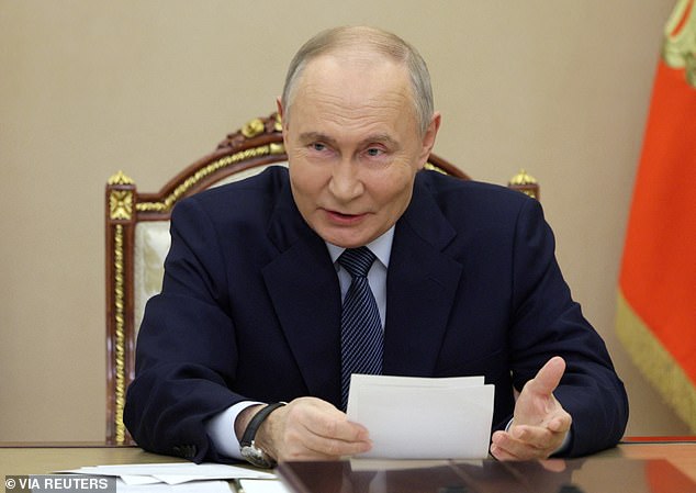 Upaya gangguan strategis yang dilakukan Kremlin kini menjadi ancaman eksternal utama Inggris, kata Lord Kinnock. Gambar: VladimirPutin