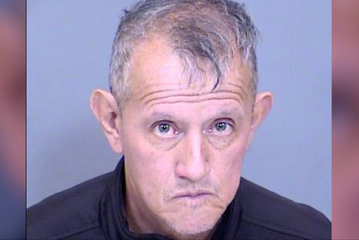 Polisi mengatakan seorang pendeta Arizona menggunakan kamera tersembunyi untuk merekam kamar mandi gereja wanita Polisi mengatakan seorang pendeta Arizona menggunakan kamera tersembunyi untuk merekam kamar mandi gereja wanita