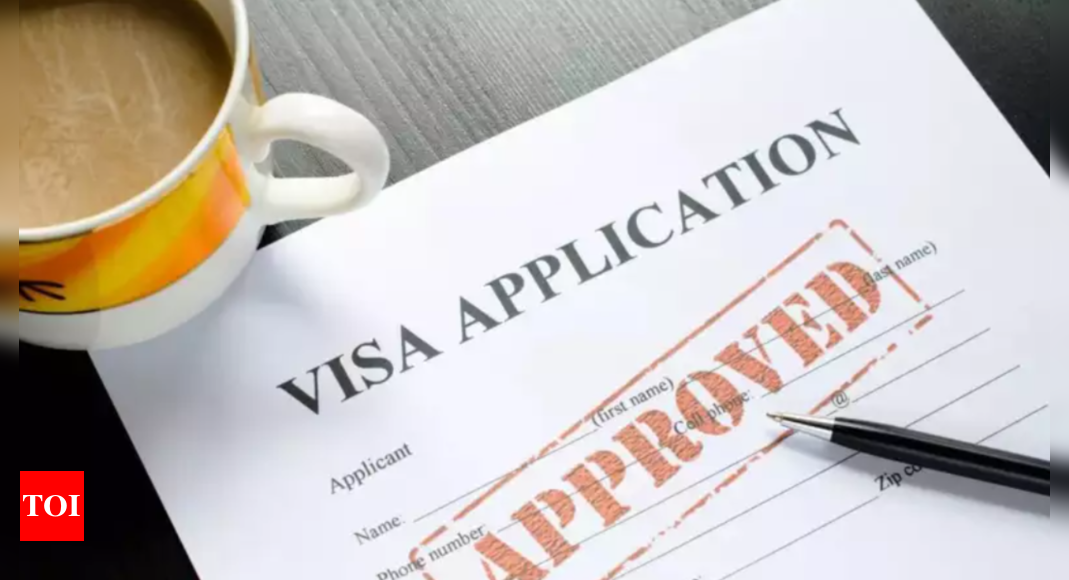 Hingga 300 warga Afghanistan telah tiba di Filipina untuk pemrosesan visa AS Hingga 300 warga Afghanistan telah tiba di Filipina untuk pemrosesan visa AS