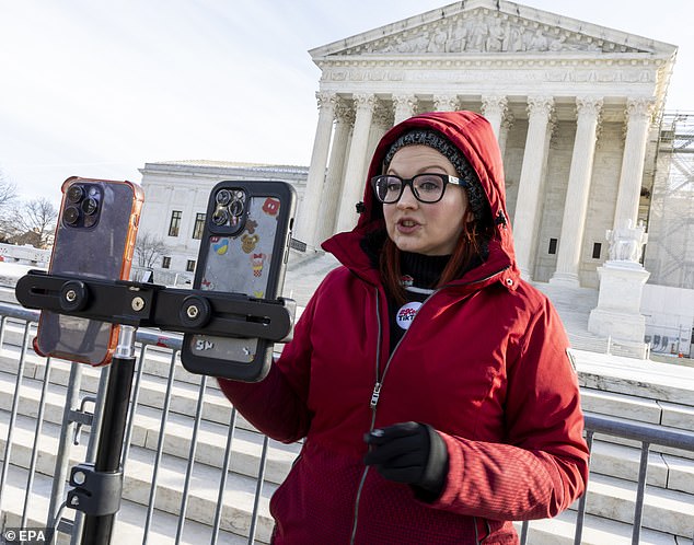 Pengacara TikTok menolak kebijakan tersebut dan mengkritik ultimatum jual atau pelarangan tersebut karena 'didasarkan pada informasi yang bias, cacat, dan spekulatif serta mengarah pada penyensoran langsung terhadap rakyat Amerika'.