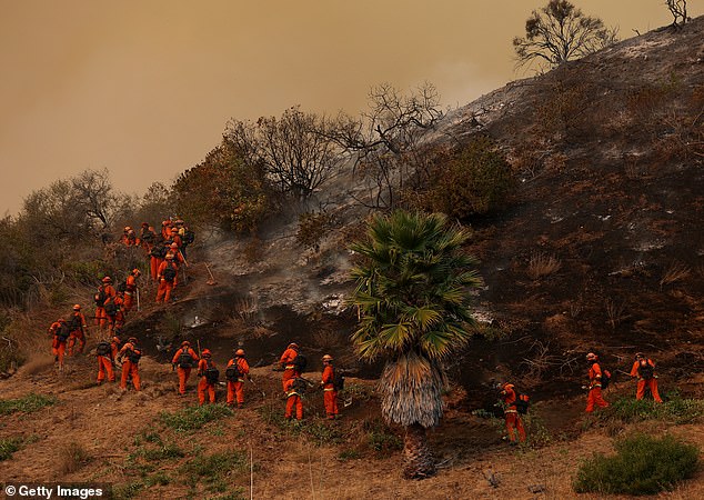 Setidaknya enam kebakaran saat ini terjadi, dengan kebakaran terbesar di Palisades, menurut otoritas negara bagian Cal Fire