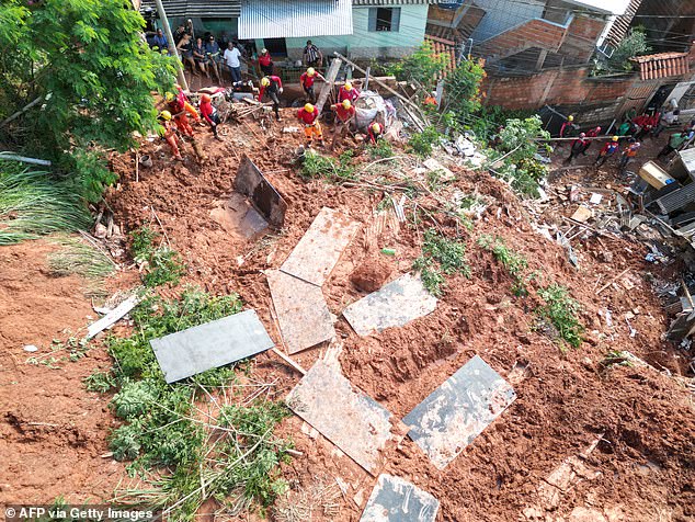 Sedikitnya sepuluh orang tewas dan lainnya hilang setelah tanah longsor yang dipicu oleh hujan lebat di Brasil tenggara, layanan penyelamatan di negara bagian Minas Gerais 12 Jan