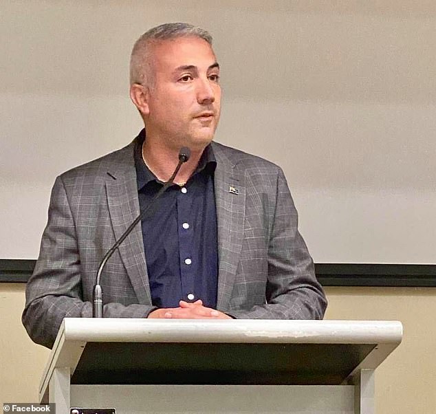 “Laporan-laporan ini didanai oleh pembayar pajak dan laporan ini harus dihentikan,” kata anggota dewan Cumberland Steve Christou kepada Daily Mail Australia.