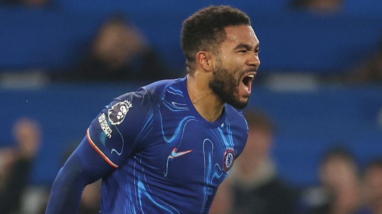 Rhys James dari Chelsea melakukan selebrasi setelah mencetak gol penyeimbang (AP Photo/Ian Walton)