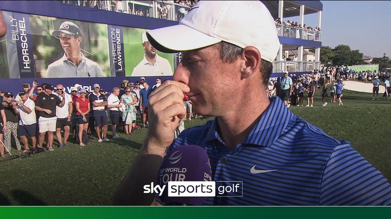 McIlroy yang emosional tidak bisa menahan air matanya setelah memenangkan gelar DP World Tour