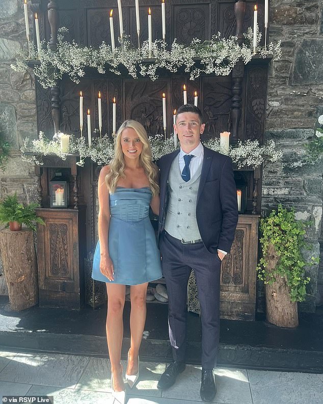 Róisín adalah tunangan pesepakbola Gaelik terkenal Conor Loftus (difoto bersama tahun lalu).