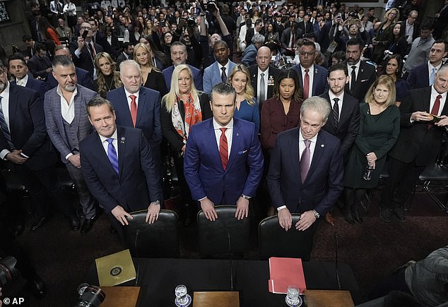 Menjadi korban kampanye kotor media arus utama Partai Demokrat yang paling terkoordinasi sejak pertarungan pencalonan Brett Kavanagh di Mahkamah Agung tahun 2018, Hegseth didukung oleh barisan Navy SEAL dan veteran.