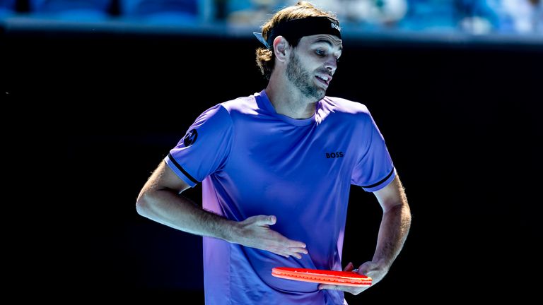 MELBOURNE, VIC - 16 JANUARI: Taylor Fritz dari Amerika Serikat beraksi pada putaran ke-2 Australia Terbuka 2025 pada 16 Januari 2025 di Melbourne Park di Melbourne, Australia. (Foto oleh Jason Heidrich/Icon Sportswire) (Icon Sportswire melalui AP Images)