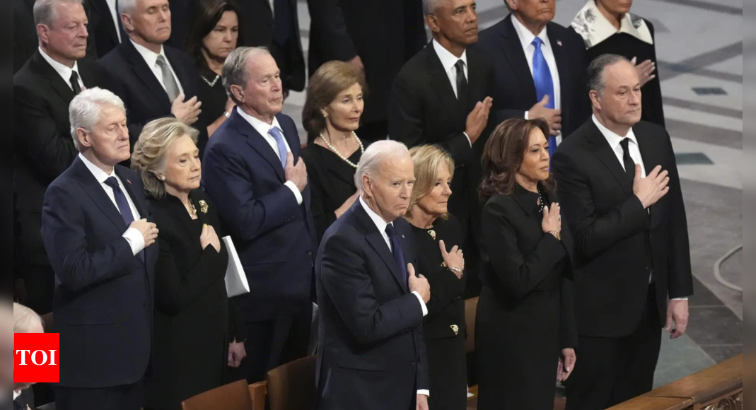 Makan Siang Donald Trump: Bersatu dalam Penghinaan? Obama, Clinton, Bush menolak menghadiri makan siang pengukuhan Donald Trump Makan Siang Donald Trump: Bersatu dalam Penghinaan? Obama, Clinton, Bush menolak menghadiri makan siang pengukuhan Donald Trump