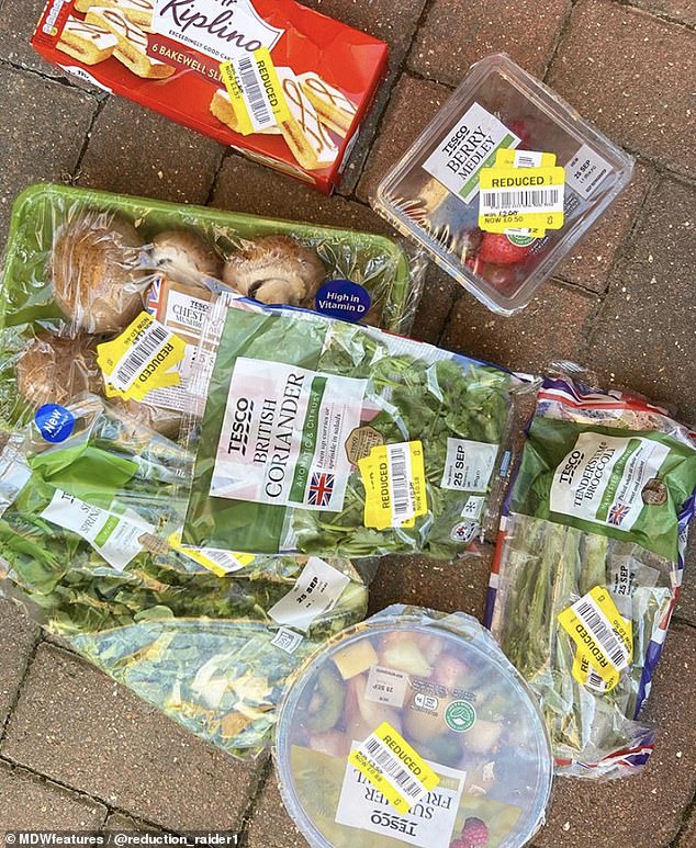 Cari 'bagian penurunan harga' di Tesco untuk mendapatkan diskon terbaik untuk barang-barang yang mendekati tanggal penggunaan