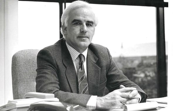Paul Stewart Laing adalah Direktur Program di perusahaan ITV TSW pada akhir 1980an