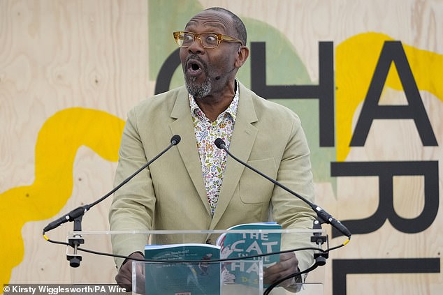 Aktor dan komedian Sir Lenny Henry. Dia pertama kali menjadi terkenal di acara pencarian bakat Laing, New Faces