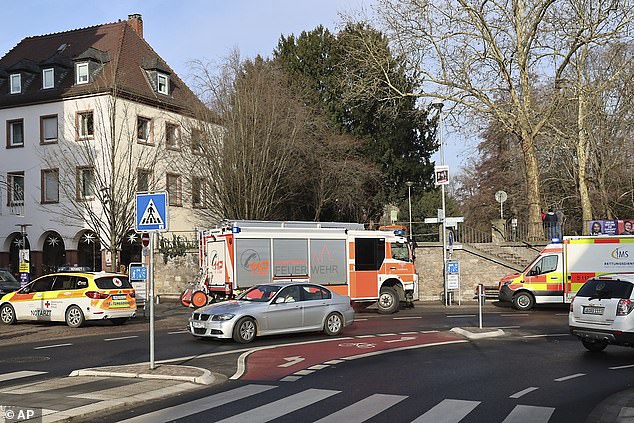 Kendaraan penyelamat terlihat di dekat TKP di Aschaffenburg