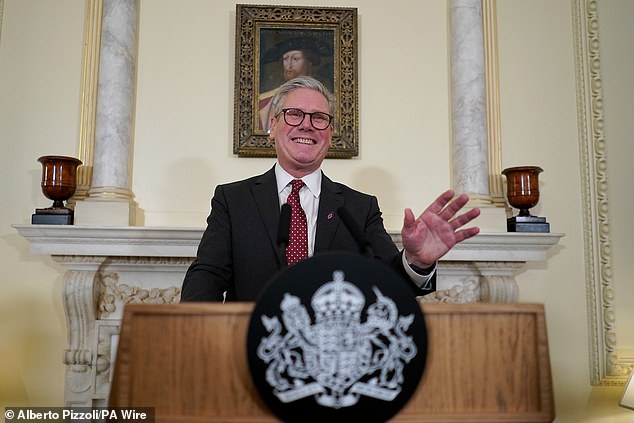 Ketua UE Keir Starmer (foto) mengisyaratkan format 'reset' Brexit, Inggris dapat bergabung dengan blok perdagangan Eropa, menyetujui aturan pasar tunggal dan mencapai kesepakatan 'mobilitas pemuda'