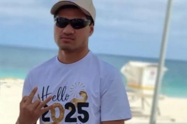 Pria berusia 22 tahun tenggelam di pantai Perth pada hari terakhir liburan Natal di depan keluarga yang ketakutan Pria berusia 22 tahun tenggelam di pantai Perth pada hari terakhir liburan Natal di depan keluarga yang ketakutan