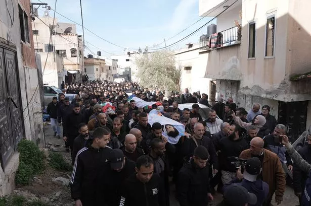Warga Palestina, termasuk perempuan dan anak-anak, tewas dalam pemboman sebelum kesepakatan damai tercapai Warga Palestina, termasuk perempuan dan anak-anak, tewas dalam pemboman sebelum kesepakatan damai tercapai