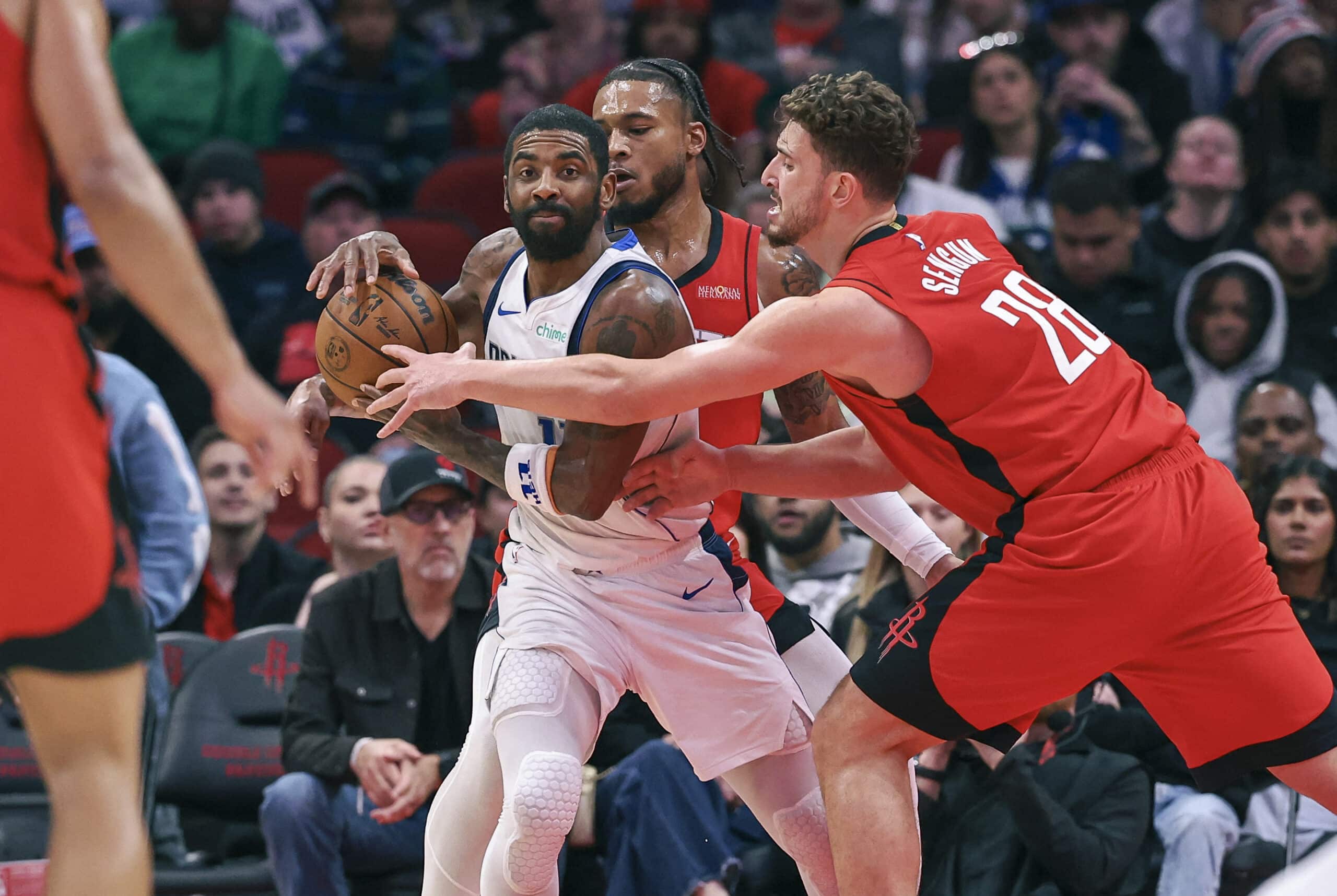 Ledakan kuarter kedua membantu Rockets melewati Mavericks Ledakan kuarter kedua membantu Rockets melewati Mavericks
