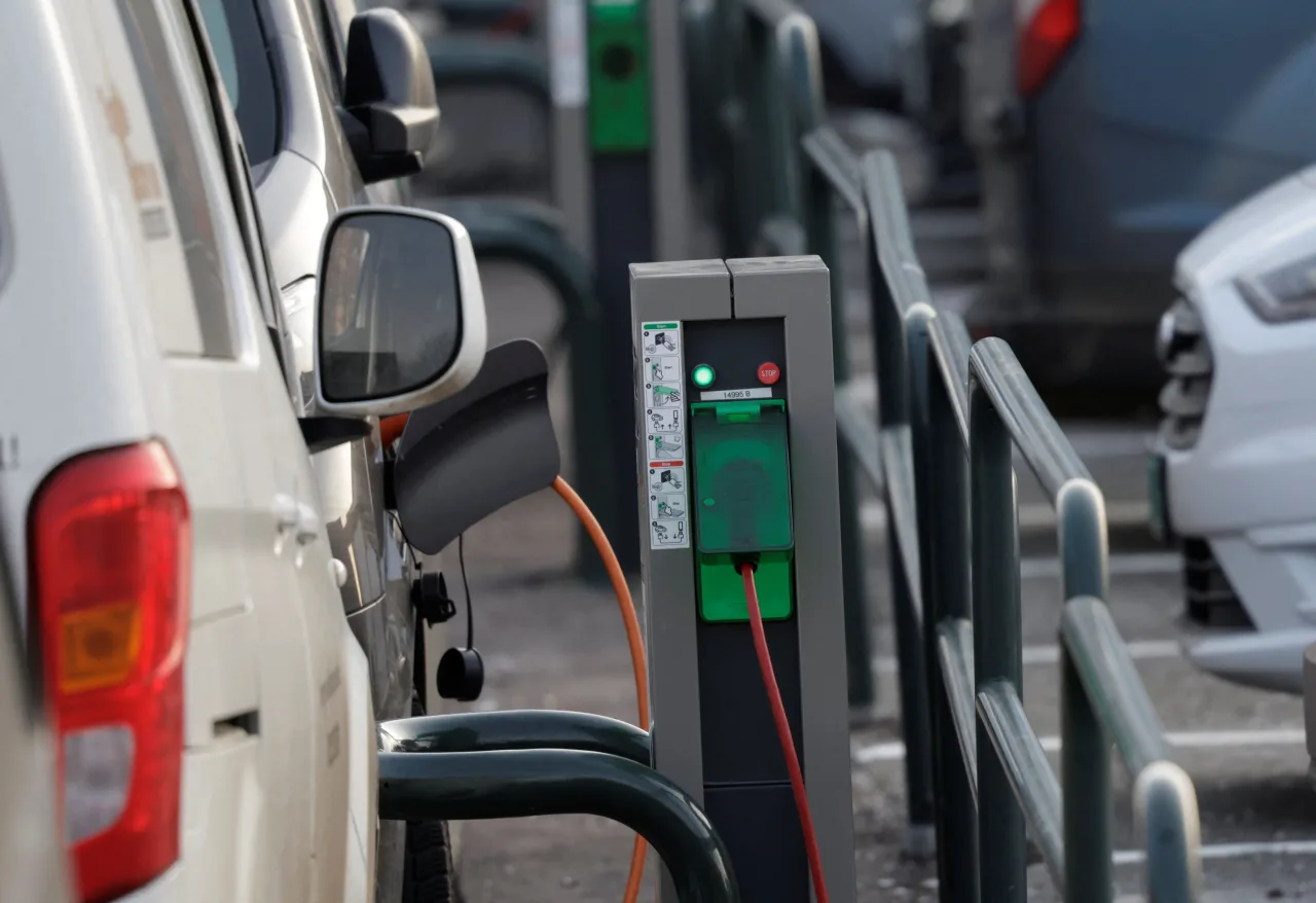 Norwegia menjadi negara pertama yang ‘menghapus mobil berbahan bakar bensin dan diesel’ Norwegia menjadi negara pertama yang ‘menghapus mobil berbahan bakar bensin dan diesel’