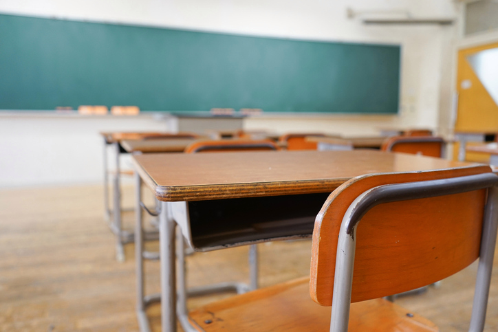 Sekolah mungkin tutup karena cuaca musim dingin Sekolah mungkin tutup karena cuaca musim dingin