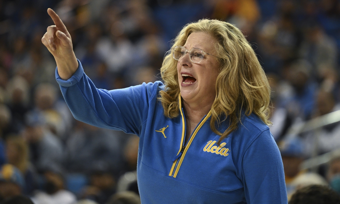 Ulasan 25 Wanita Teratas: No. 1 UCLA tersingkir dari No. 24 Michigan Ulasan 25 Wanita Teratas: No. 1 UCLA tersingkir dari No. 24 Michigan