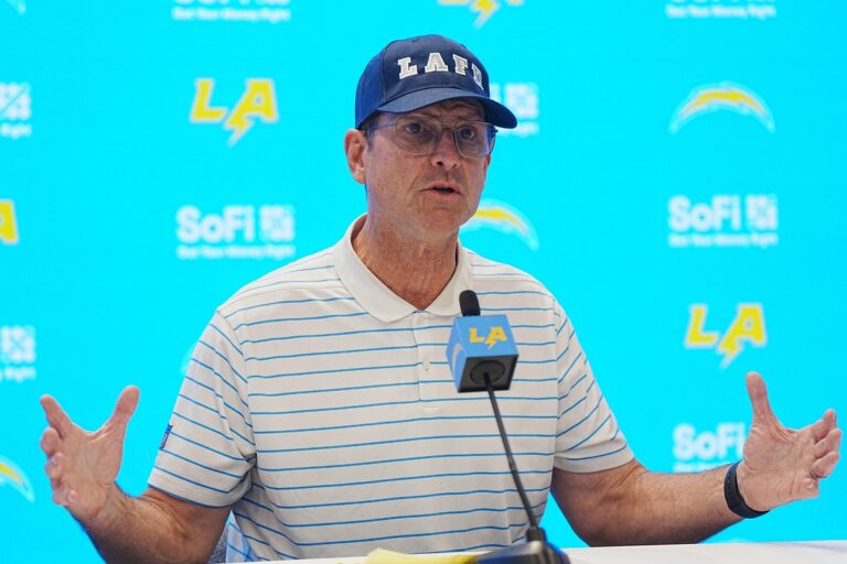 Pelatih pengisi daya Jim Harbaugh akan menjalani dua prosedur