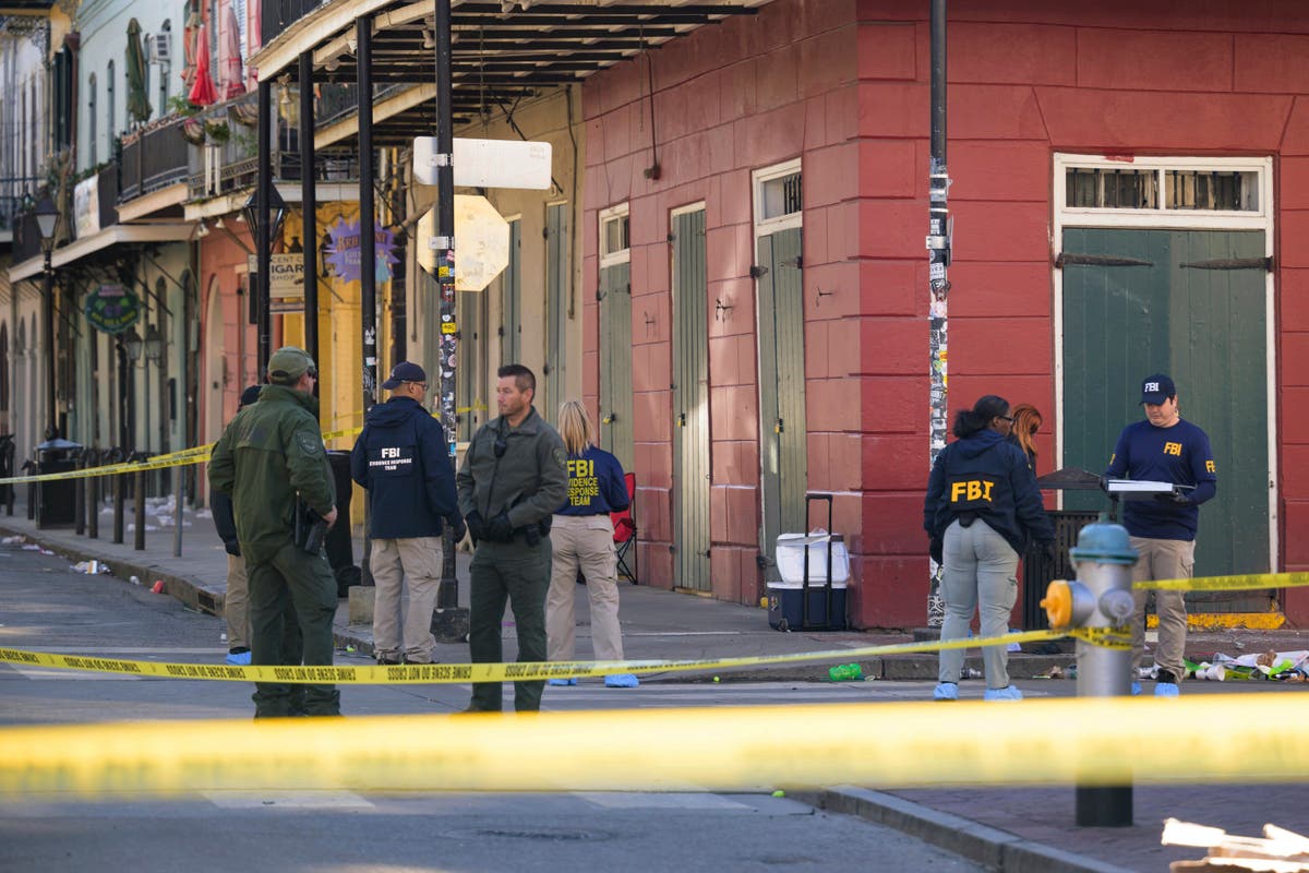 ‘Jeritan, kamu tidak dapat mendengar’: Orang-orang yang bersuka ria di New Orleans berakhir dengan keterkejutan dan kesedihan di malam yang mengerikan ‘Jeritan, kamu tidak dapat mendengar’: Orang-orang yang bersuka ria di New Orleans berakhir dengan keterkejutan dan kesedihan di malam yang mengerikan