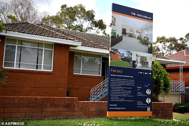 Angka yang mengejutkan menunjukkan di mana harga rumah turun di Australia – dan alasannya Angka yang mengejutkan menunjukkan di mana harga rumah turun di Australia – dan alasannya