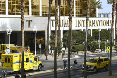 'Awan asap besar': Ledakan cybertruck di luar hotel Trump diselidiki sebagai kemungkinan tindakan terorisme - yang kita ketahui sejauh ini