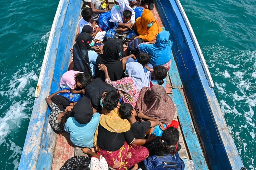 Berita24 | Malaysia mengembalikan kapal yang membawa 300 migran Myanmar yang kelelahan Berita24 | Malaysia mengembalikan kapal yang membawa 300 migran Myanmar yang kelelahan