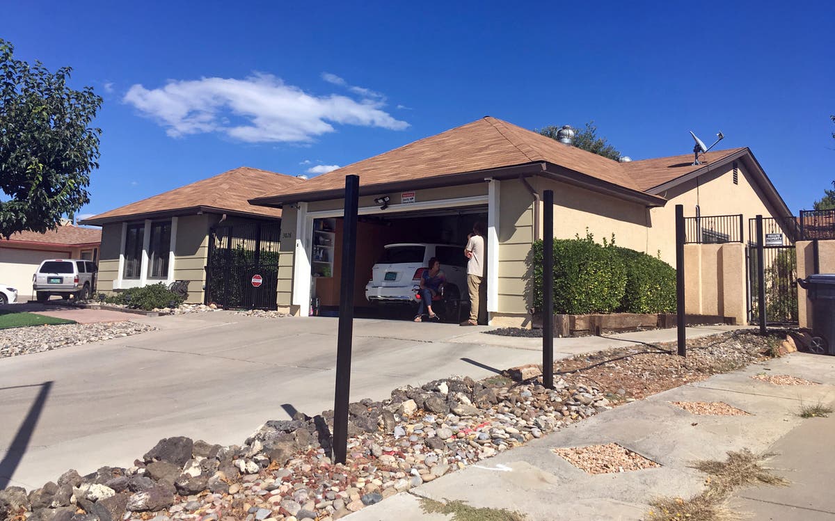 Rumah A Breaking Bad di New Mexico telah dipasarkan dengan harga $4 juta Rumah A Breaking Bad di New Mexico telah dipasarkan dengan harga $4 juta